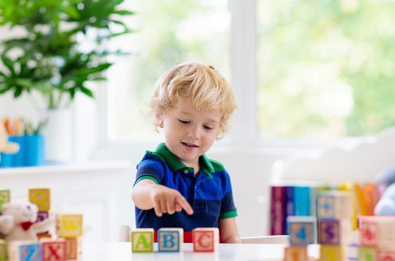 تطور طفلك البالغ 28 شهرا