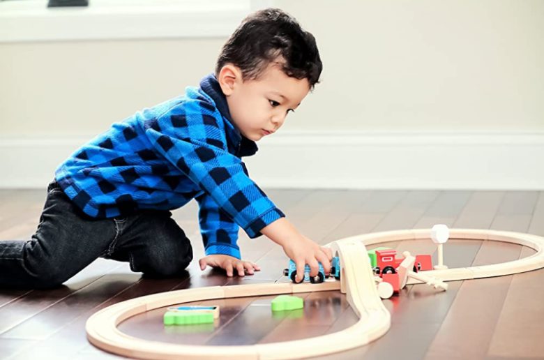 ألعاب مناسبة لطفلك من سن 18 شهرًا إلى ثلاث سنوات