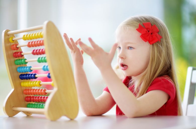 تطور طفلك البالغ  أربع سنوات ( الشهر الثاني) تطور طفلك البالغ  أربع سنوات ( الشهر الثاني)