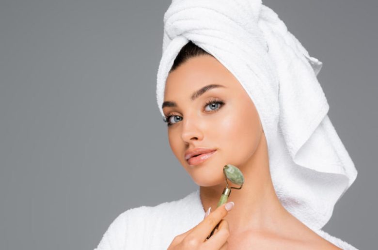 حول بكرة تدليك الوجه