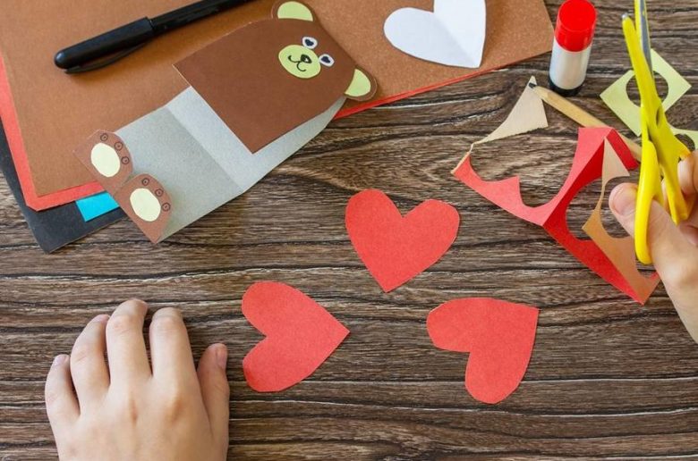 كيف تصنعي هدايا منزلية رائعة مع طفلك ؟ كيف تصنعي هدايا منزلية رائعة مع طفلك ؟