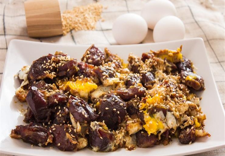 وصفة  عجة التمر أو البيض بالعجوة وصفة  عجة التمر أو البيض بالعجوة