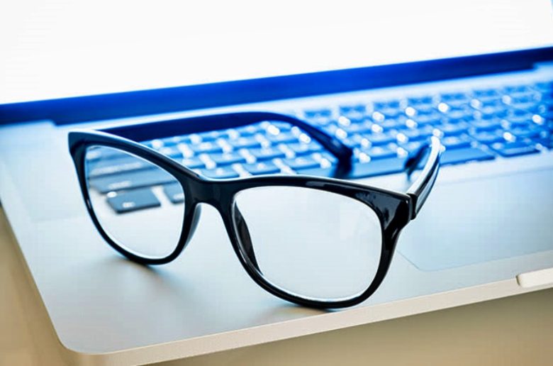 نظارات الضوء الأزرق وأهميتها للعين نظارات الضوء الأزرق وأهميتها للعين
