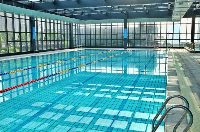 4 أمراض محتمل الإصابة بها عند ممارسة السباحة