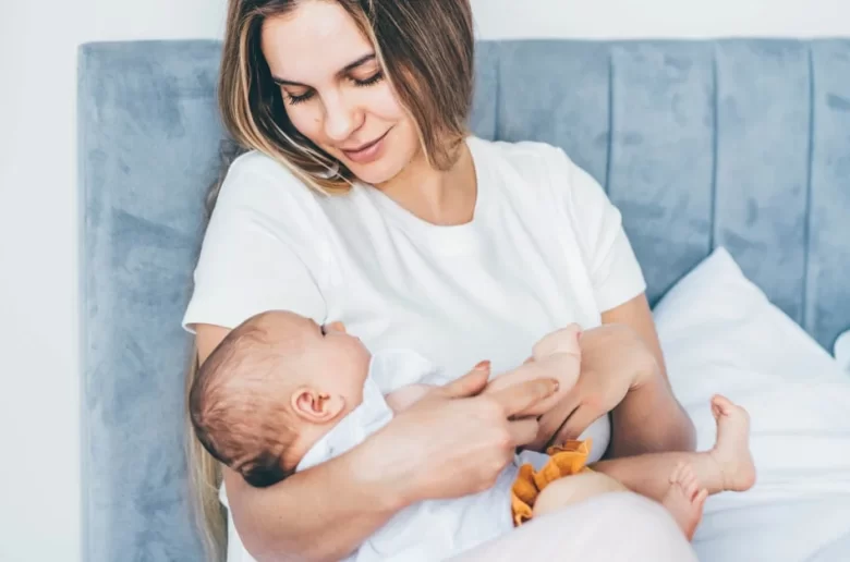 طرق لزيادة حليب الأم