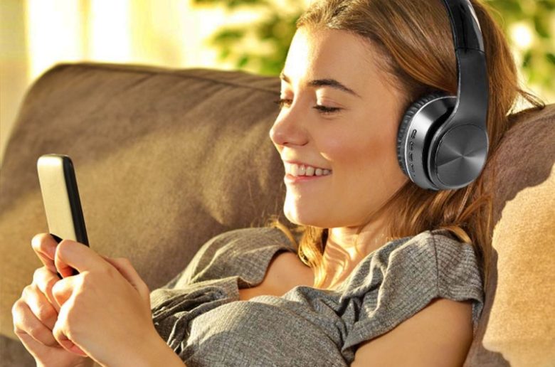 سماعات الرأس اللاسلكية ومدى أمان إستخدامها عالصحة