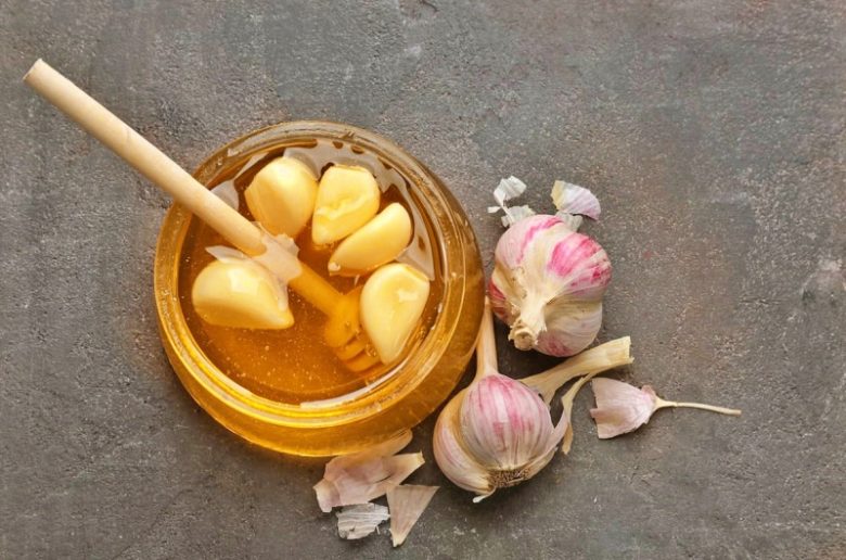 منقوع الثوم والعسل وأهم فوائده السحرية