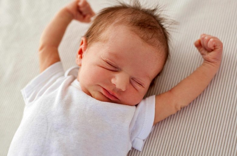 طفلك الرضيع الجائع..هل يستطيع النوم؟