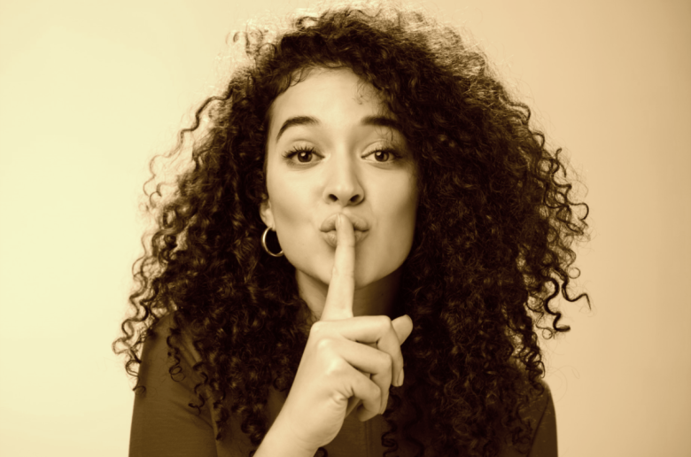 أسئلة فضولية تجنبي طرحها على الأمهات الجدد