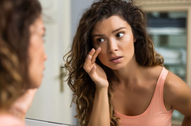 الخيارات العلاجية لإنتفاخ الوجه صباحا