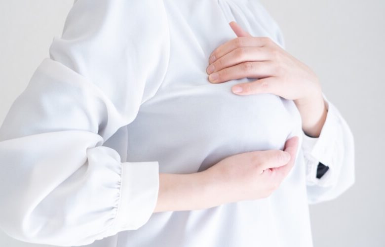 طرق للوقاية من ترهلات الثدي بعد فطام طفلك