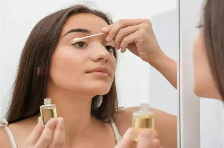 العلاجات المنزلية لتكثيف الرموش العلاجات المنزلية لتكثيف الرموش