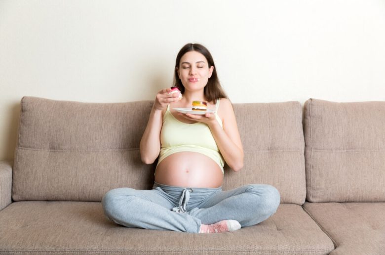 طرق صحية لإدارة زيادة الشهية أو فقدانها أثناء الحمل