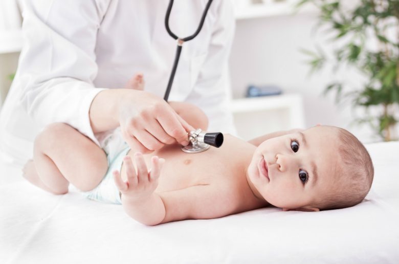 أهمية فحص الطفل البالغ من العمر أربعة أشهر