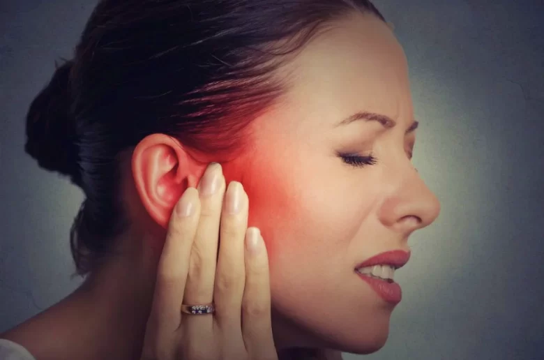 التهاب طبلة الأذن المنتفخة..الأسباب والأعراض وطرق العلاج