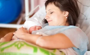 كيف ترضعين طفلك لأول مرة؟