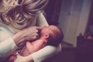 لنذكر أولا فوائد الرضاعة الطبيعية