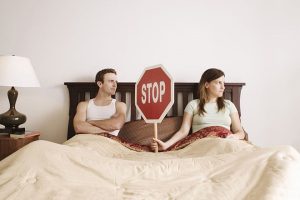 هل يمكن ممارسة العلاقة الجنسية مع عدوى الخميرة المهبلية؟