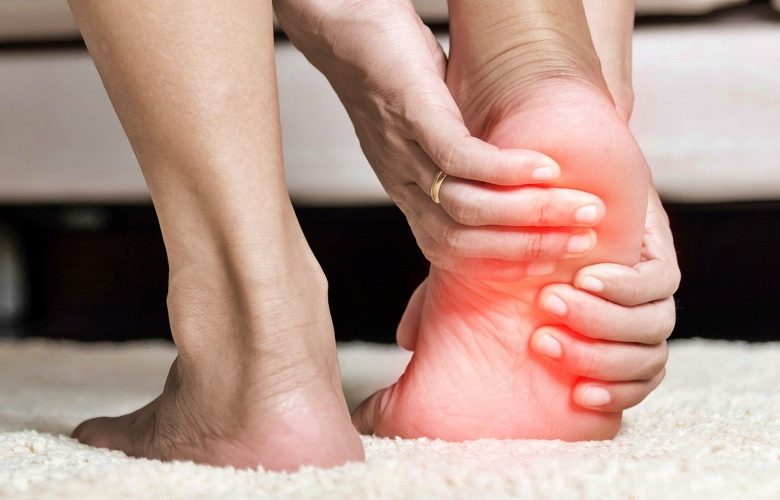 نتوءات الكعب.. أهم الأسباب وطرق العلاج