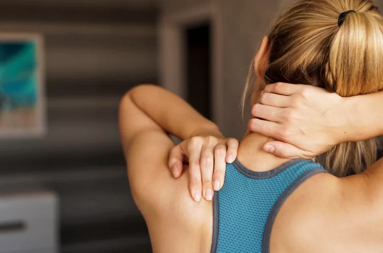 آلام الرقبة والكتف وأهم الأعراض وأسباب الحدوث