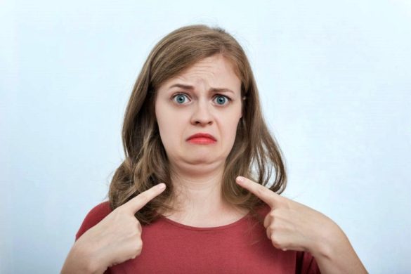 معالجة الذقن المزدوجة مع 6 مكونات طبيعية داخل المنزل معالجة الذقن المزدوجة مع 6 مكونات طبيعية داخل المنزل