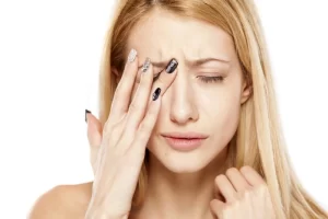 تجنبي لمس عينيك لعلاج الدمل