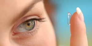توقفي عن العدسات اللاصقة
