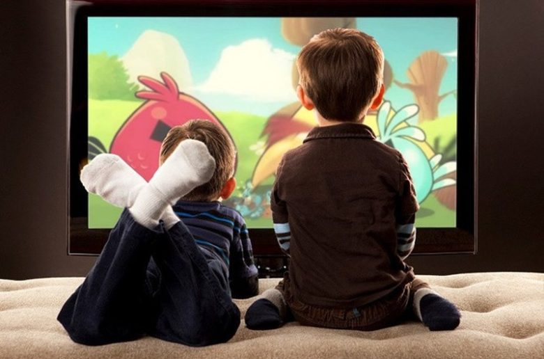 فوائد مشاهدة الرسوم الكارتونية المتحركة للأطفال