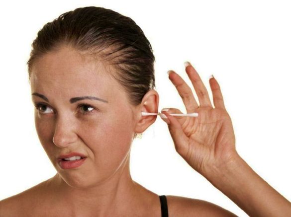 أعواد الأذن القطنية وأهم العواقب الصحية المترتبة على إستخدامها