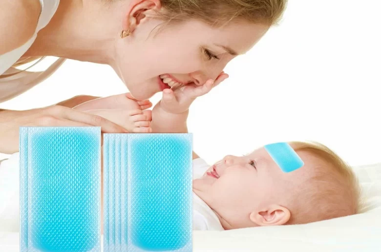 لصقات خفض الحرارة للأطفال.. هل تُعد فعالة الإستخدام؟