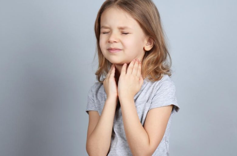 طرق علاج اختناق شوك  السمك عند الأطفال