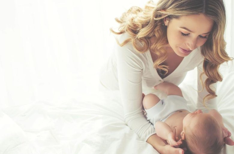 طرق لإيقاظ  صغيرك للرضاعة الطبيعية