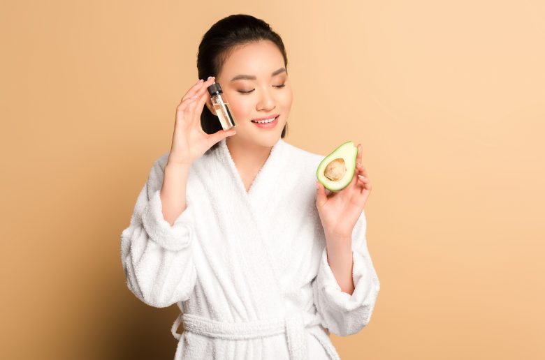فوائد زيت الأفوكادو للبشرة