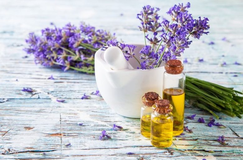 فوائد زيت اللافندر فوائد زيت اللافندر