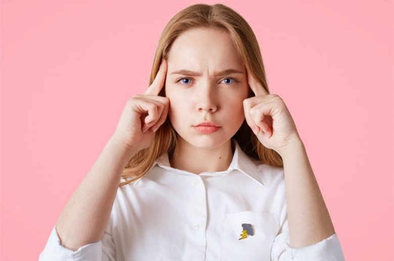 إليكي عزيزتي.. كيف تتعاملين مع إبنك المراهق كثير النسيان؟