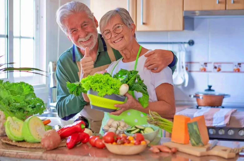 التغذية الصحية للمسنين وأهم الأسس السليمة لها التغذية الصحية للمسنين وأهم الأسس السليمة لها