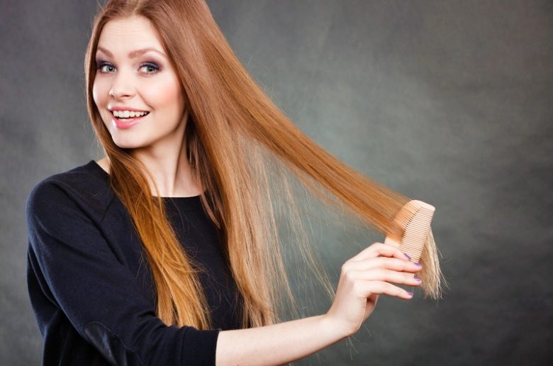 نصائح لتمشيط الشعر بشكل صحيح لمنع اصابته بالتقصف والتلف