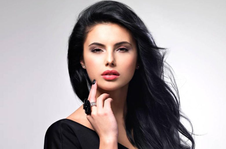 طرق لإستعادة الشعر الأسود بعد الصبغة