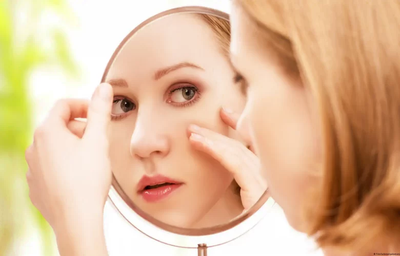 هل تسبب مستحضرات التجميل إصابة العين بالجفاف؟