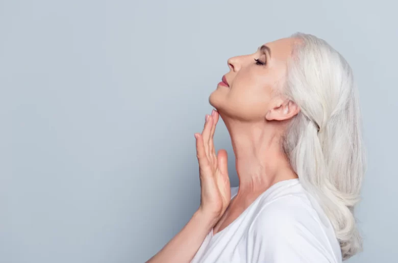 أفضل روتين عناية بالبشرة للحد من ظهور التجاعيد