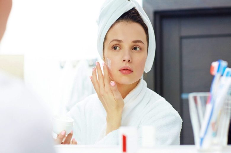 أخطاء شائعة نقوم بفعلها عند القيام بإستخدام مرطب البشرة أخطاء شائعة نقوم بفعلها عند القيام بإستخدام مرطب البشرة