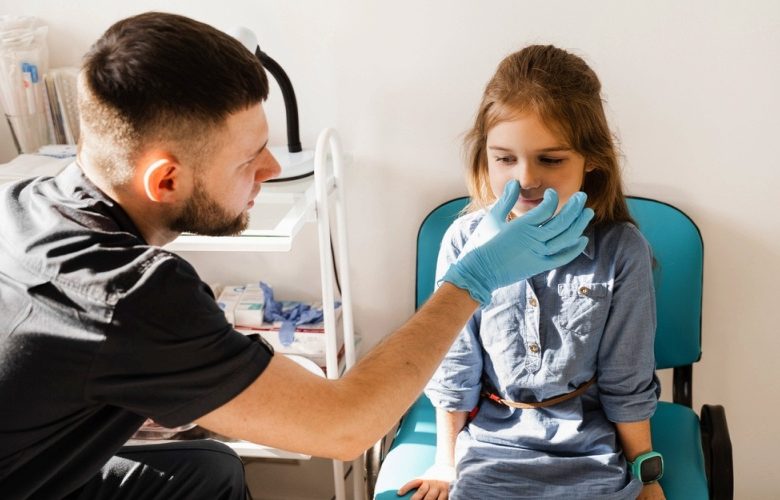 أسوأ العادات التي تصيب الأطفال بأمراض الأنف والأذن والحنجرة