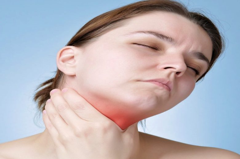 تضخم الغدة الدرقية.. الأعراض والأسباب وطرق العلاج تضخم الغدة الدرقية.. الأعراض والأسباب وطرق العلاج