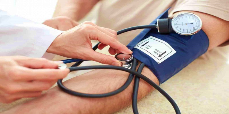 العمل على ضبط ضغط الدم