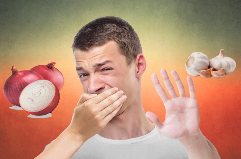 نصائح للتخلص من رائحة الفم الكريهة بعد تناول البصل والثوم