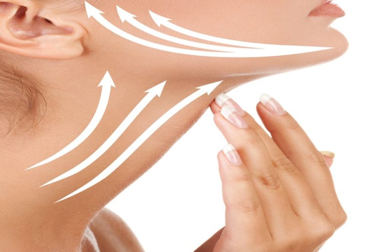 إليكي حواء.. أهم الطرق الفعالة لتجنب إكتساب تجاعيد الرقبة