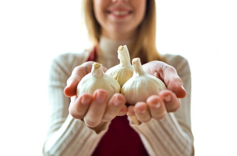 10 منافع صحية رائعة تعود على الجسم جراء تناول الثوم 10 منافع صحية رائعة تعود على الجسم جراء تناول الثوم