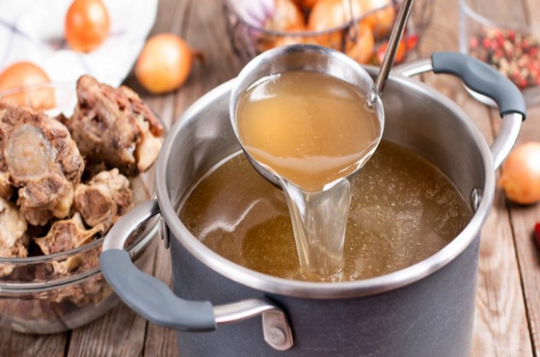 أهم الفوائد الصحية للجسم عند القيام بتناول مرق العظام أهم الفوائد الصحية للجسم عند القيام بتناول مرق العظام