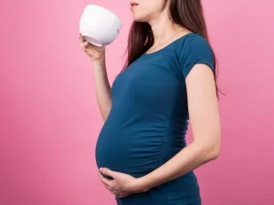 هل شرب الشاي بلبن آمن للحامل؟
