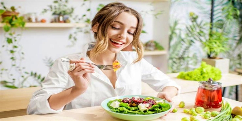 10 أطعمة فعالة لظبط التوازن الهرموني لدى المرأة